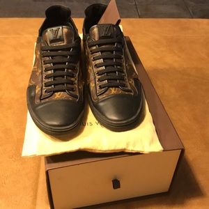 Louis vuitton slalom sneaker, rarely worn.